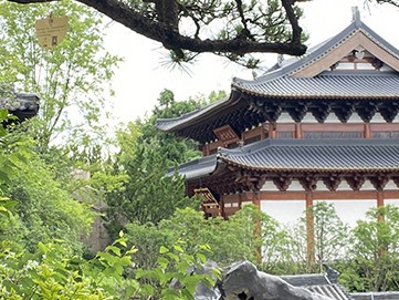 傳統(tǒng)建筑材料在現(xiàn)代仿古項目中的應(yīng)用規(guī)范，青磚、灰瓦與木材的巧妙運(yùn)用
