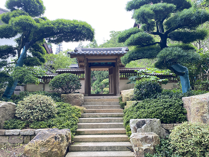 寺廟殿堂內(nèi)部空間神圣感營造，佛像尺度、陳設(shè)布局與光影氛圍設(shè)計(jì)探討